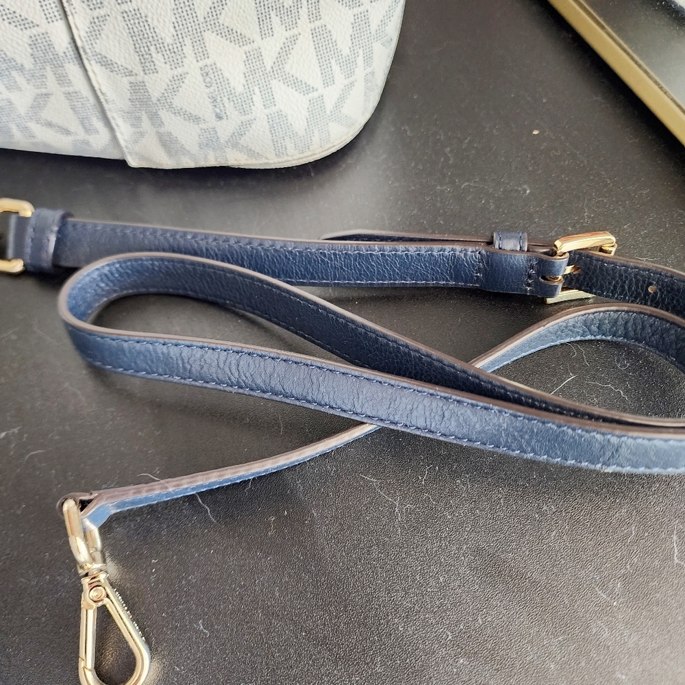 Michael Kors‎ Anita Navy and White Signature Shoulder Bag - Picture 12 of 14
